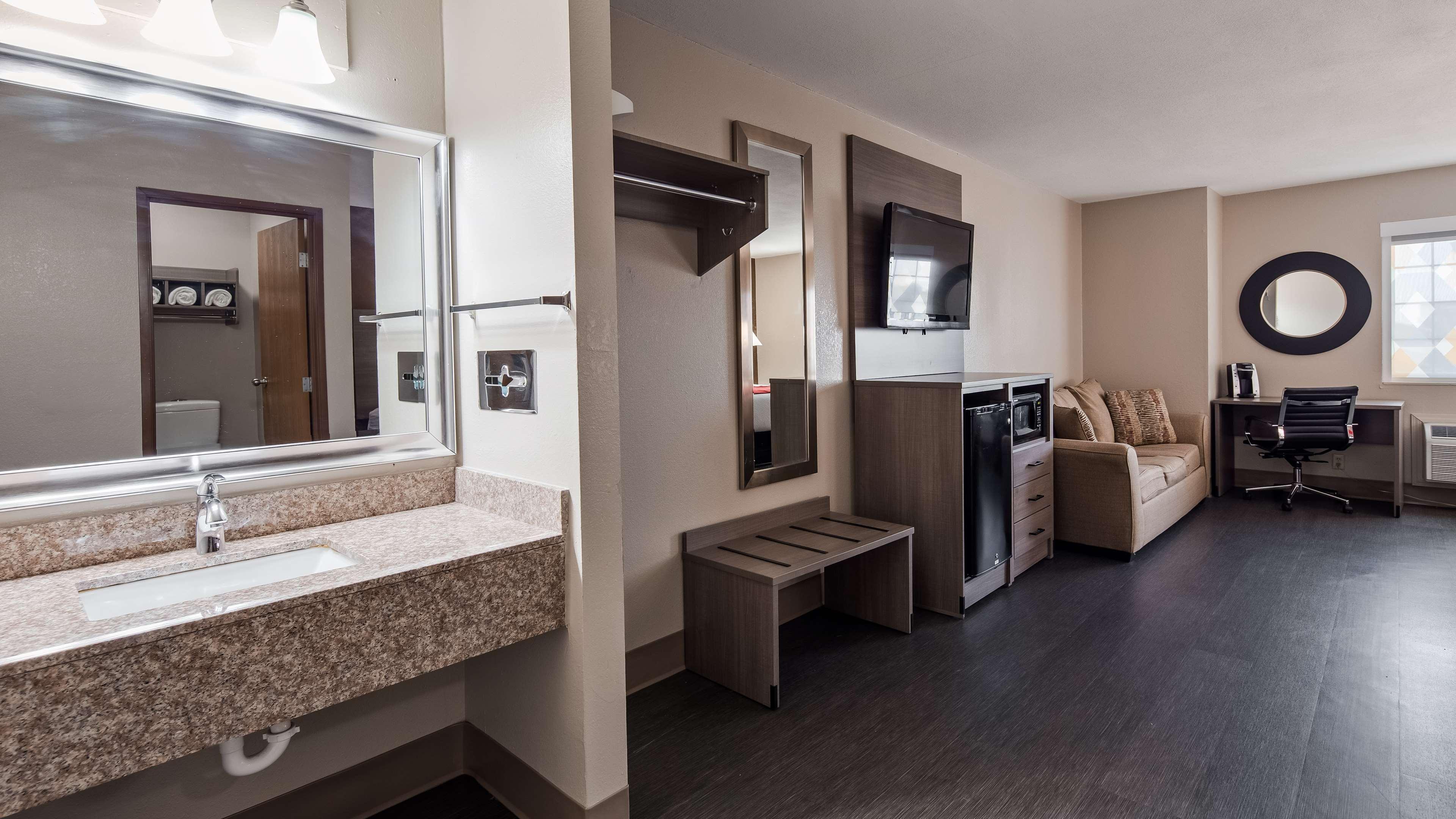 Surestay Plus Hotel By Best Western Карні Екстер'єр фото