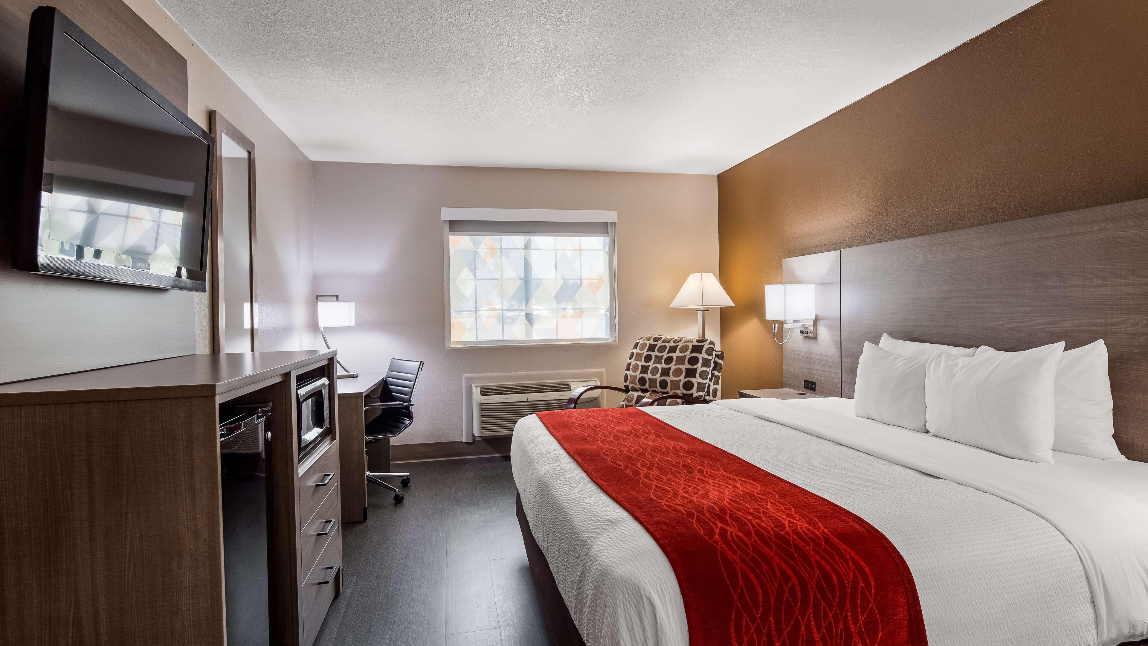 Surestay Plus Hotel By Best Western Карні Екстер'єр фото
