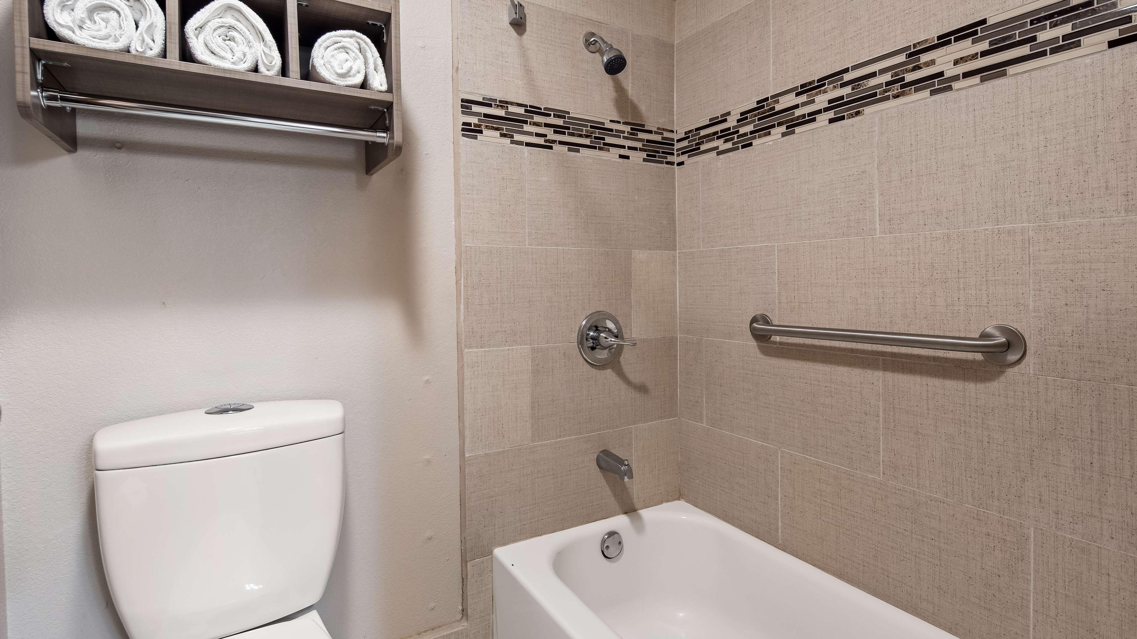 Surestay Plus Hotel By Best Western Карні Екстер'єр фото