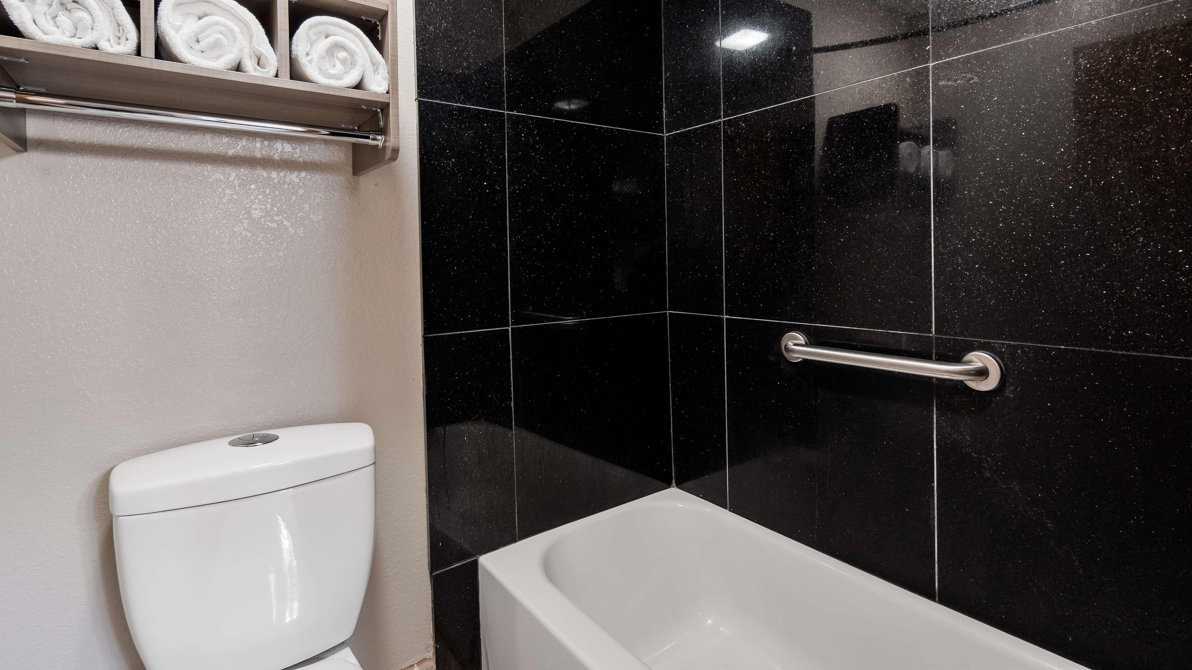 Surestay Plus Hotel By Best Western Карні Екстер'єр фото