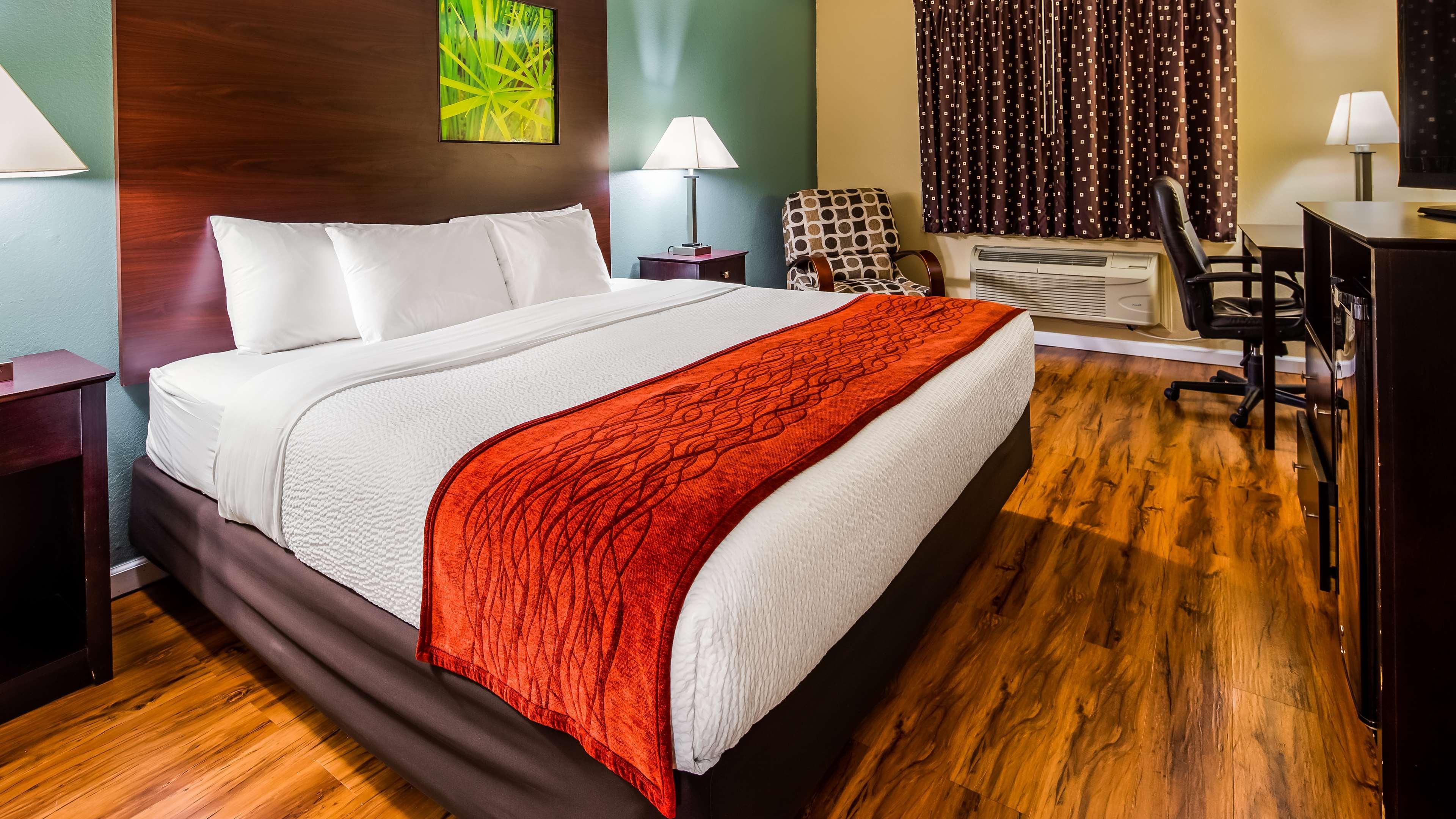 Surestay Plus Hotel By Best Western Карні Екстер'єр фото