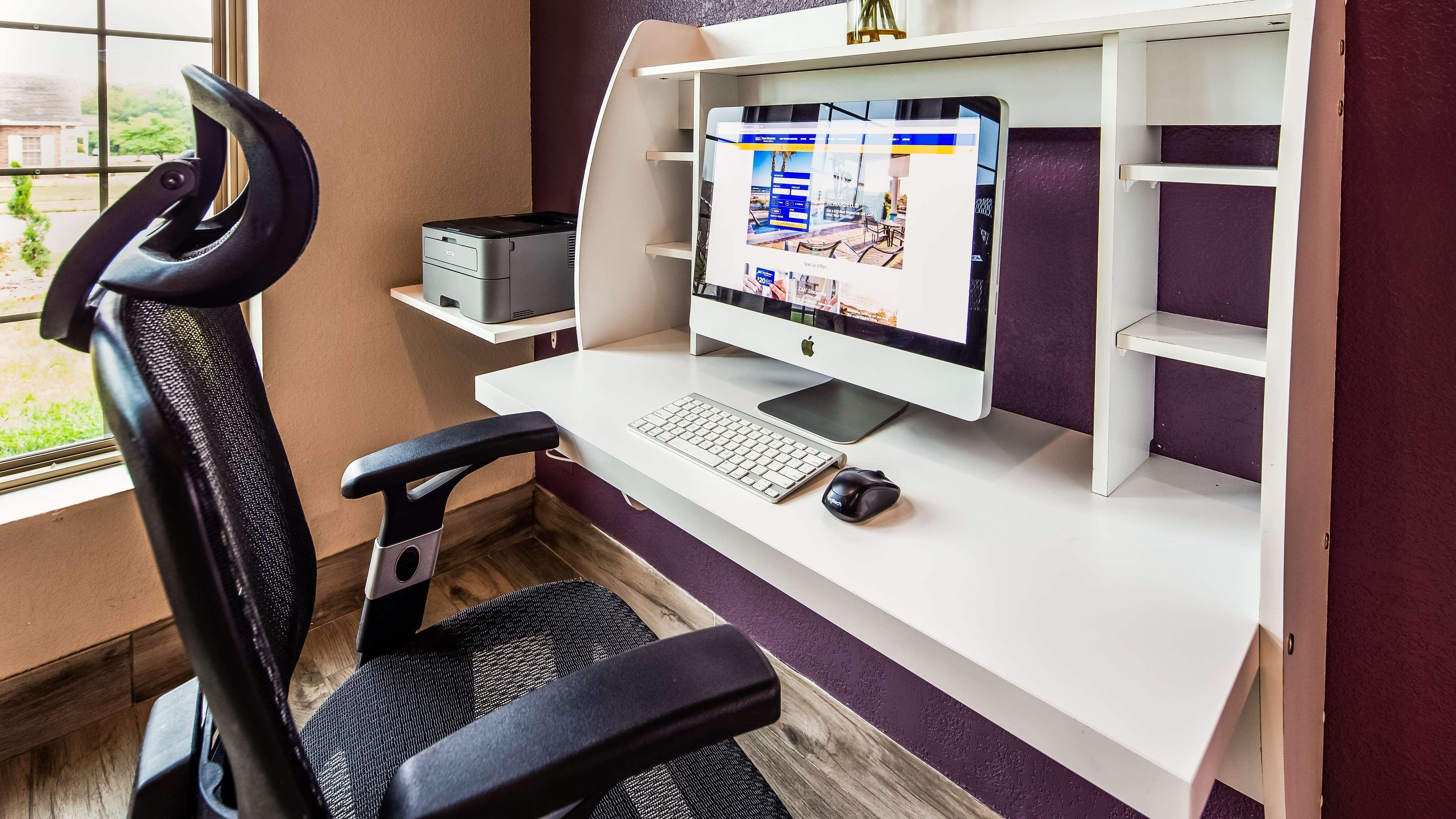 Surestay Plus Hotel By Best Western Карні Екстер'єр фото