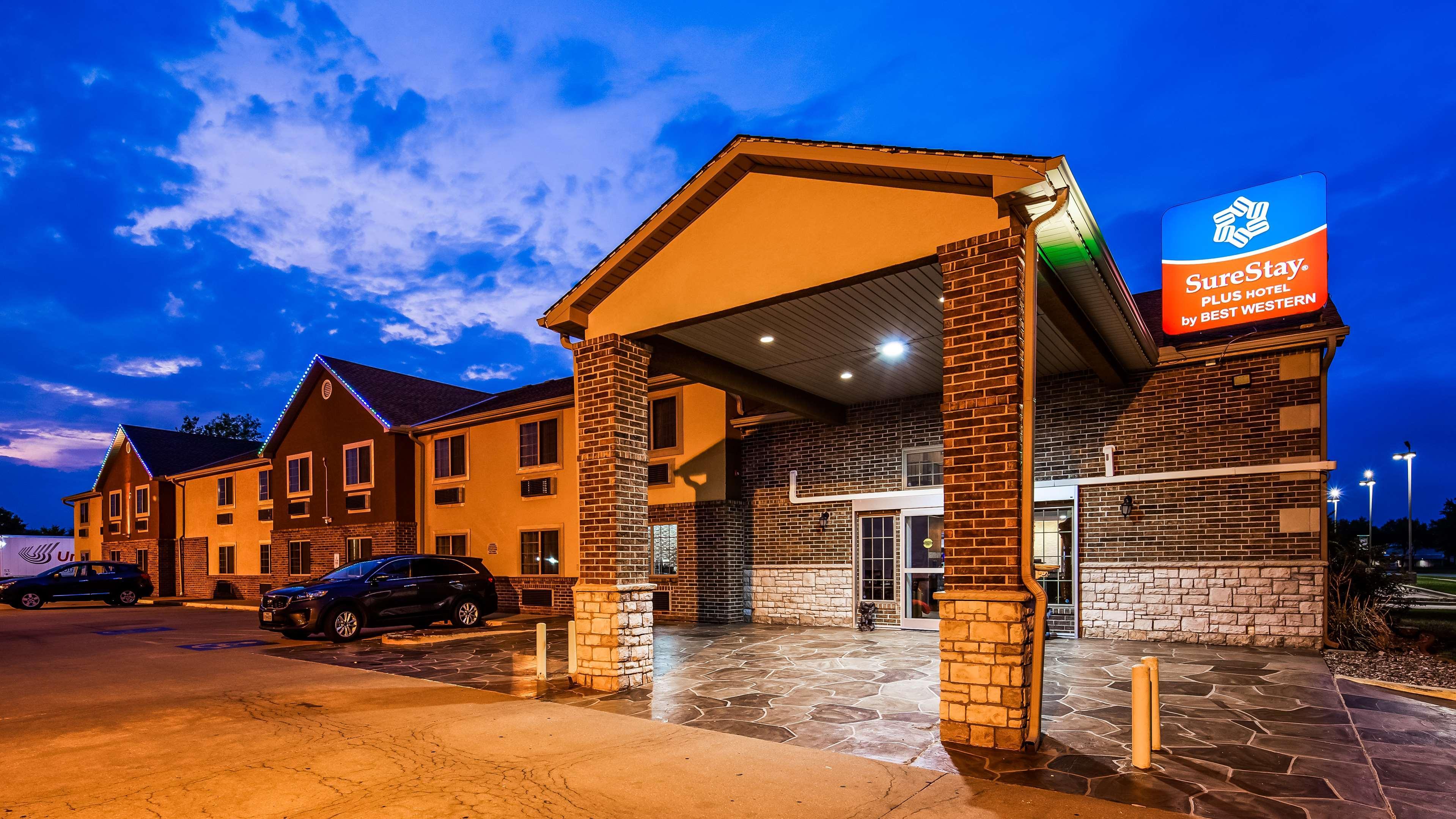 Surestay Plus Hotel By Best Western Карні Екстер'єр фото
