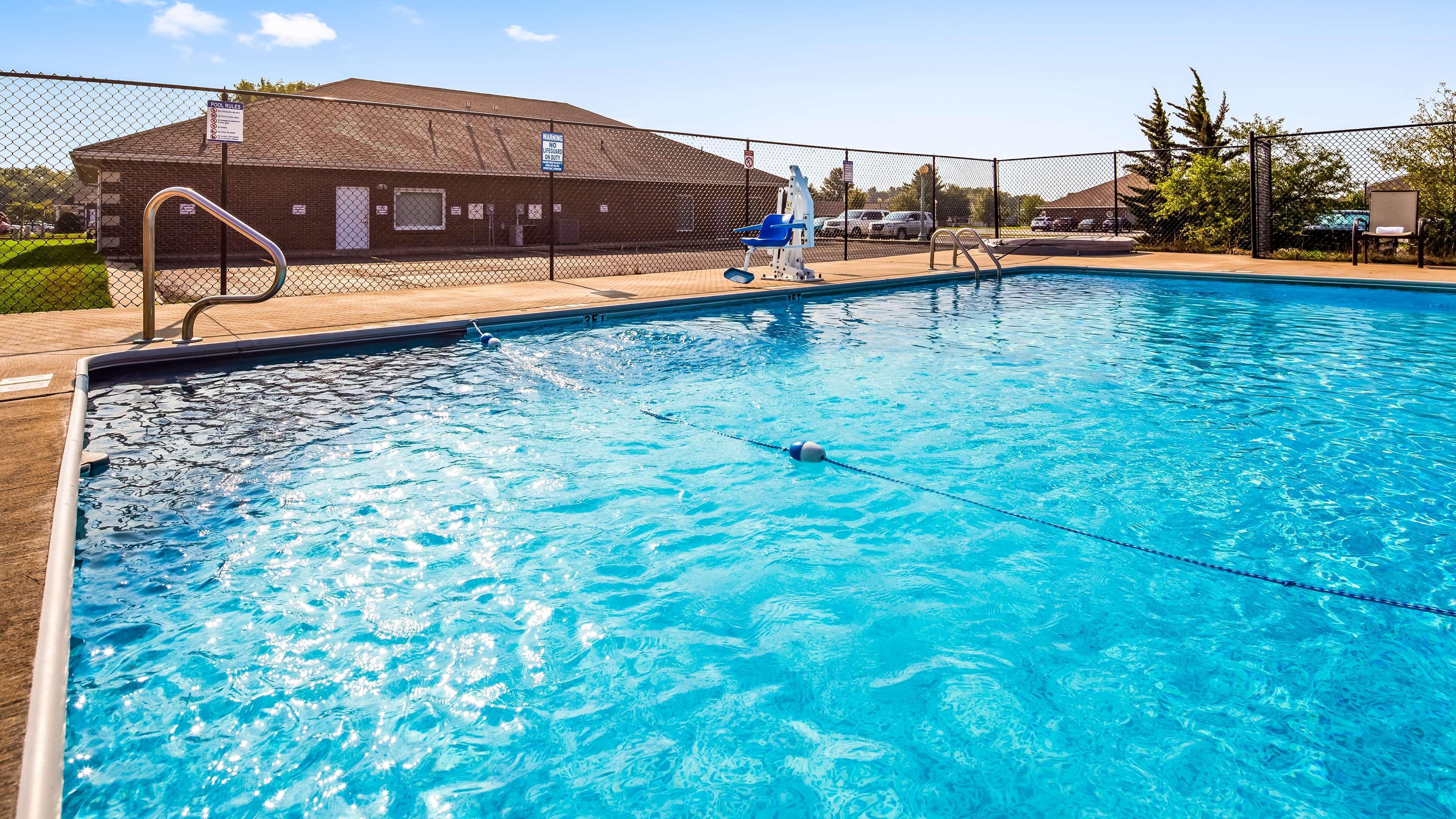 Surestay Plus Hotel By Best Western Карні Екстер'єр фото
