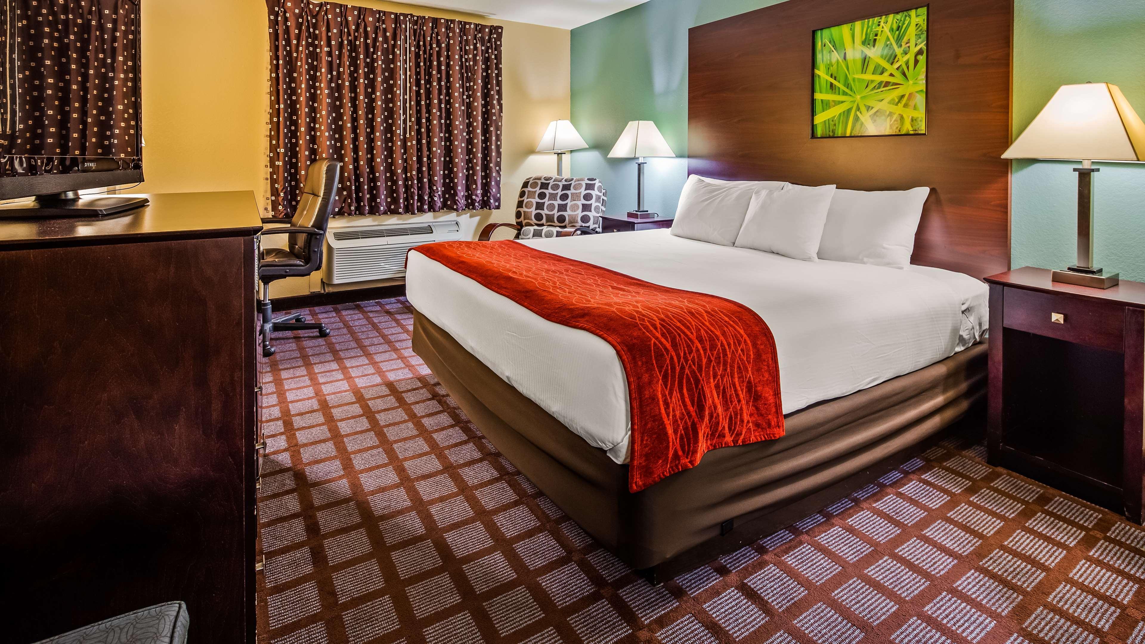 Surestay Plus Hotel By Best Western Карні Екстер'єр фото