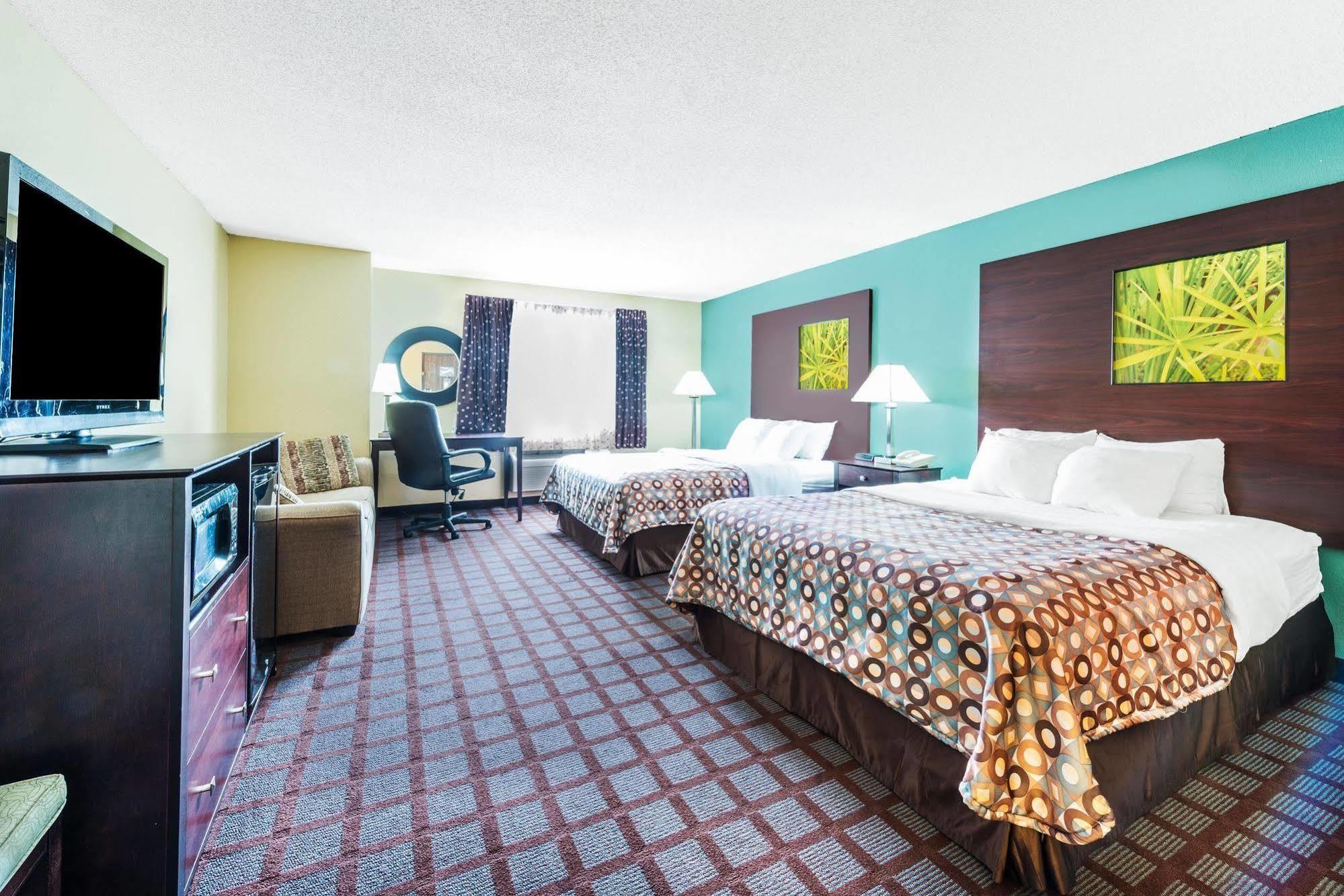 Surestay Plus Hotel By Best Western Карні Екстер'єр фото